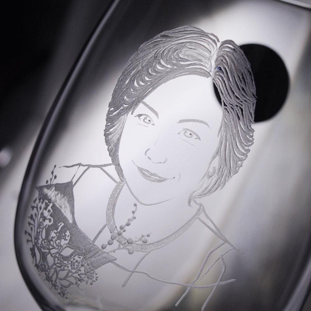 (一對價) 710cc【爸媽結婚周年紀念】(寫實版) 肖像客製Eisch水晶杯(大容量快速醒酒杯) - MSA玻璃雕刻