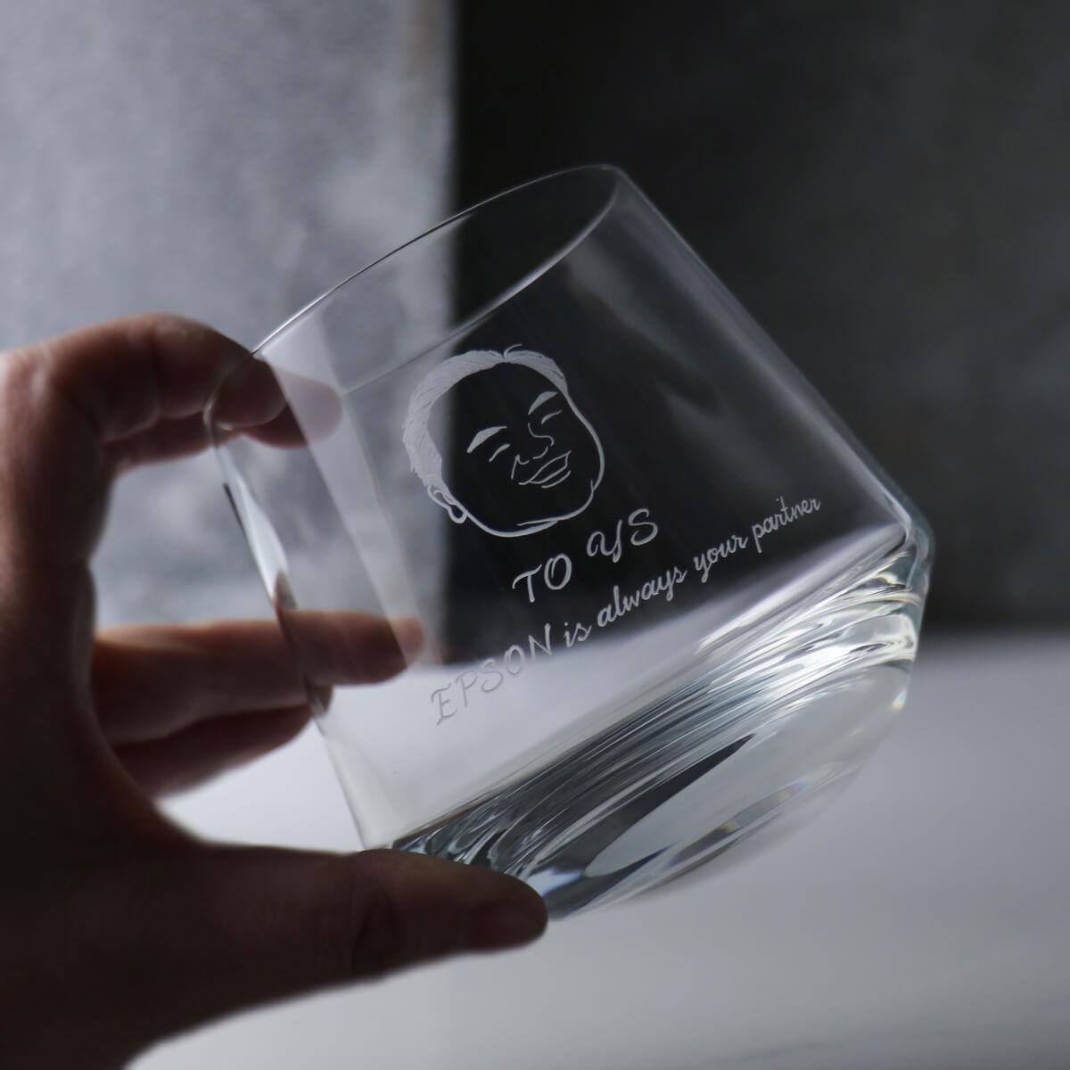 397cc【德國蔡司Schott Zwiesel】(簡易Q版) 水晶搖搖杯 客製似顏繪 - MSA玻璃雕刻