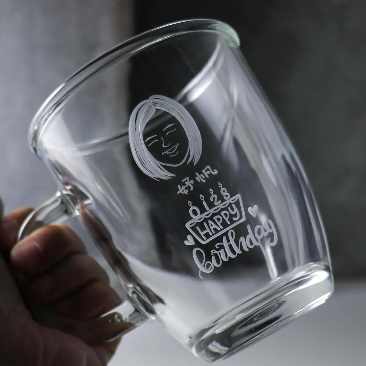 445cc【簡易Q版畫像】情侶生日送禮客製馬克對杯 - MSA玻璃雕刻