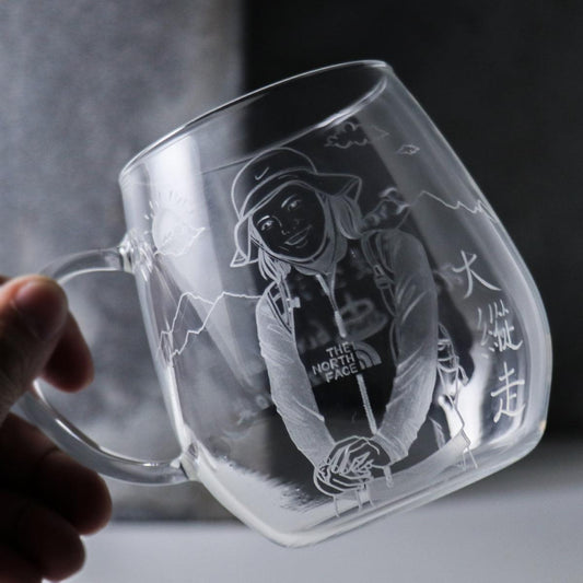 360cc【大縱走紀念】(寫實版半身+山景)日本HARIO耐熱杯 - MSA玻璃雕刻